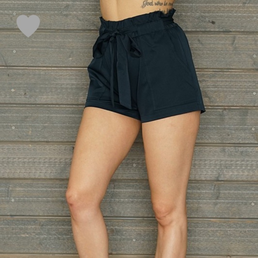 Paperbag Shorts ✨ - Picture 2 of 6